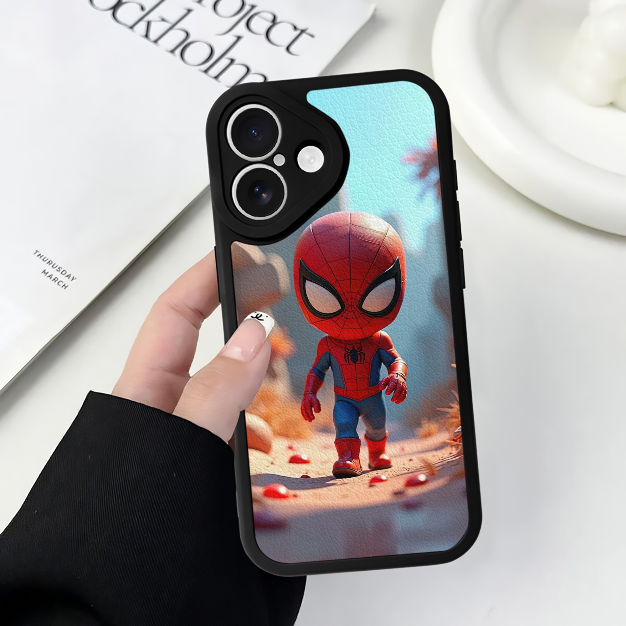 Spider Man スパイダーマン 【iPhone 16シリーズ対応】シリコンスマホケース（レザー調） 材質：シリコン